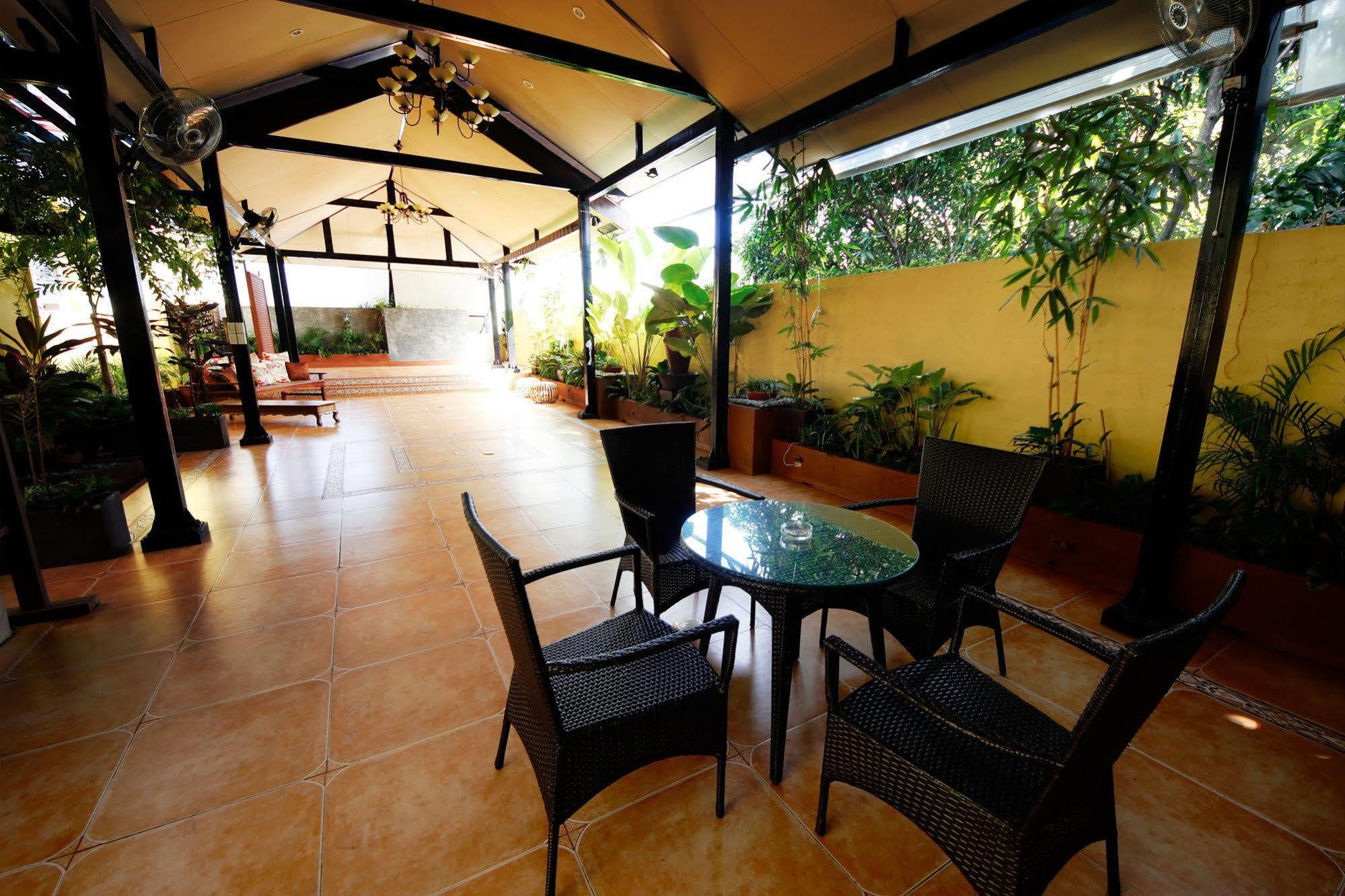Casa Pura Inn And Suites Quezon City Dış mekan fotoğraf