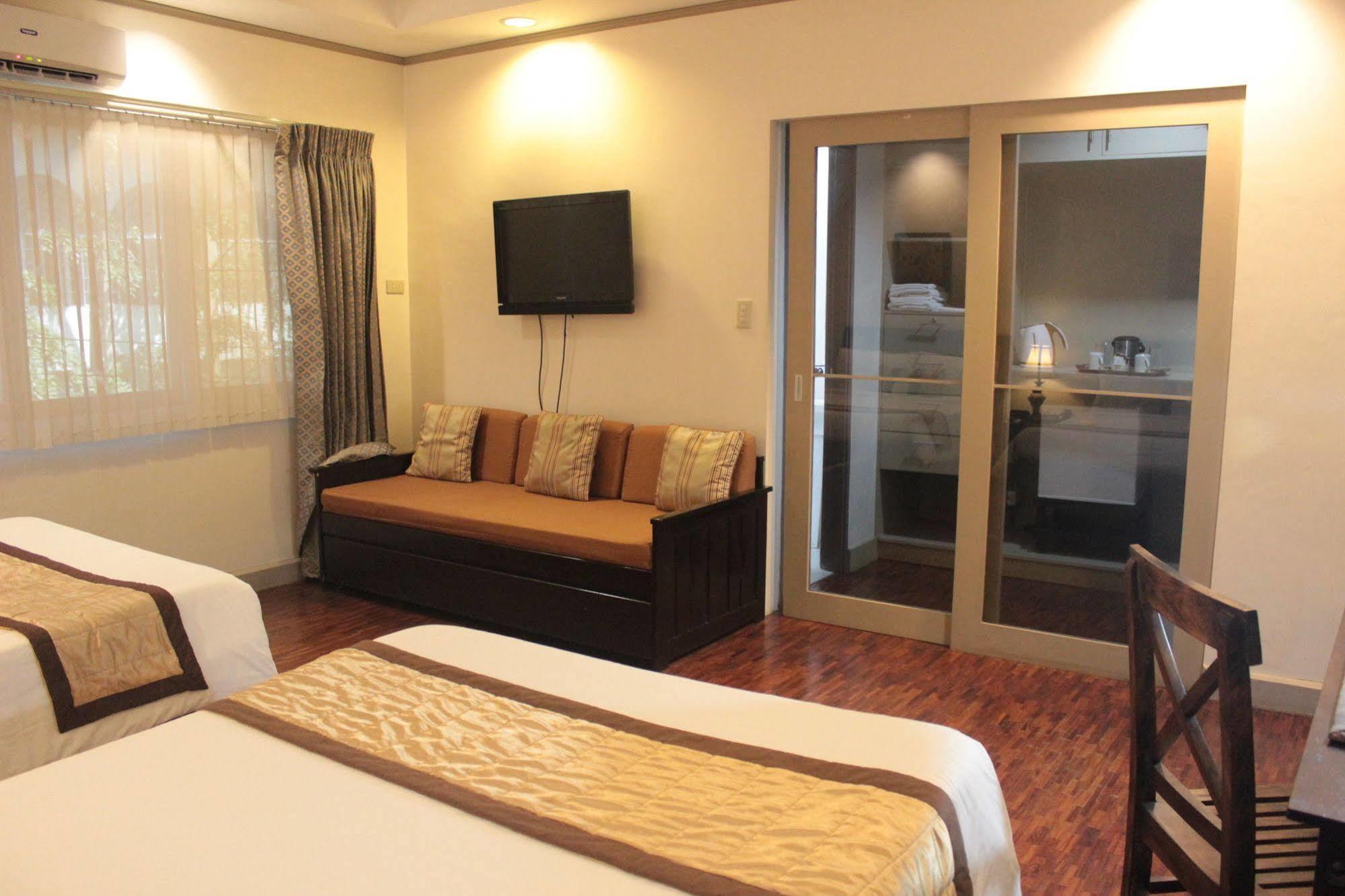 Casa Pura Inn And Suites Quezon City Dış mekan fotoğraf